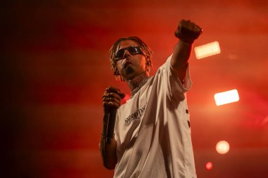 FARO, PORTUGAL: 7 Eylül 2023 - Supa Squad müzik grubu, Portekiz 'in Faro kentinde düzenlenen büyük bir festival olan F festivalinde sahne aldı..