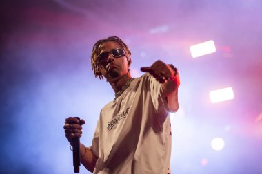 FARO, PORTUGAL: 7 Eylül 2023 - Supa Squad müzik grubu, Portekiz 'in Faro kentinde düzenlenen büyük bir festival olan F festivalinde sahne aldı..