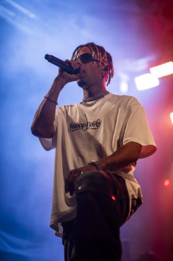 FARO, PORTUGAL: 7 Eylül 2023 - Supa Squad müzik grubu, Portekiz 'in Faro kentinde düzenlenen büyük bir festival olan F festivalinde sahne aldı..