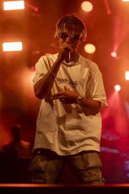 FARO, PORTUGAL: 7 Eylül 2023 - Supa Squad müzik grubu, Portekiz 'in Faro kentinde düzenlenen büyük bir festival olan F festivalinde sahne aldı..