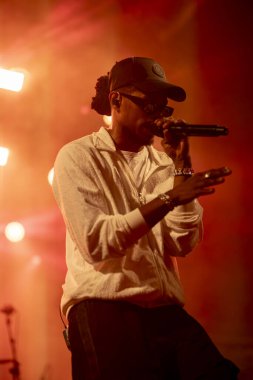 FARO, PORTUGAL: 7 Eylül 2023 - Supa Squad müzik grubu, Portekiz 'in Faro kentinde düzenlenen büyük bir festival olan F festivalinde sahne aldı..
