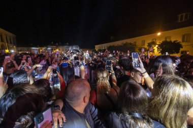 FARO, PORTUGAL: 7 Eylül 2023 - Portekiz 'in Faro kentinde düzenlenen büyük bir festival olan F Festivali' nde seyirci müzik sanatçısı.