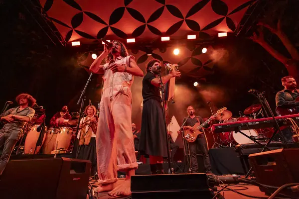 FARO, PORTUGAL: 7 Eylül 2023 - Müzik grubu Criatura, Portekiz 'in Faro kentinde düzenlenen büyük bir festival olan F festivalinde sahne aldı..