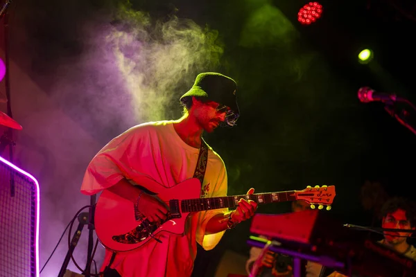 FARO, PORTUGAL: 7 Eylül 2023 - Müzik grubu, Pimenta Caseira, Portekiz 'in Faro kentinde düzenlenen büyük bir festival olan F festivalinde sahne aldı..