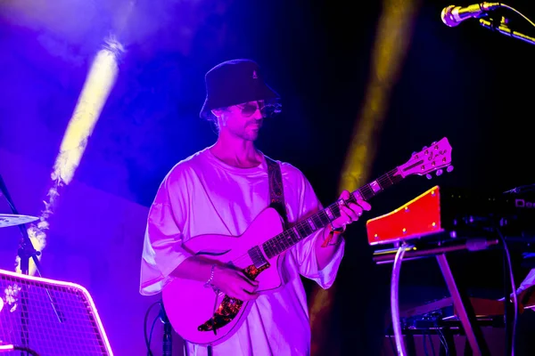 FARO, PORTUGAL: 7 Eylül 2023 - Müzik grubu, Pimenta Caseira, Portekiz 'in Faro kentinde düzenlenen büyük bir festival olan F festivalinde sahne aldı..