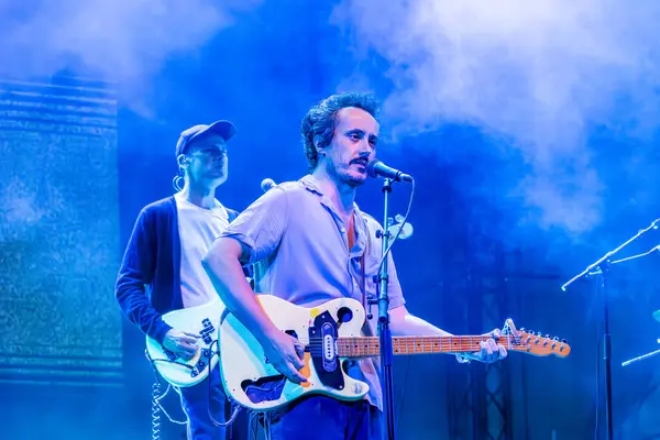 FARO, PORTUGAL: 7 Eylül 2023 - Müzik grubu S.Pedro, Portekiz 'in Faro kentinde düzenlenen büyük bir festival olan F festivalinde sahne aldı..