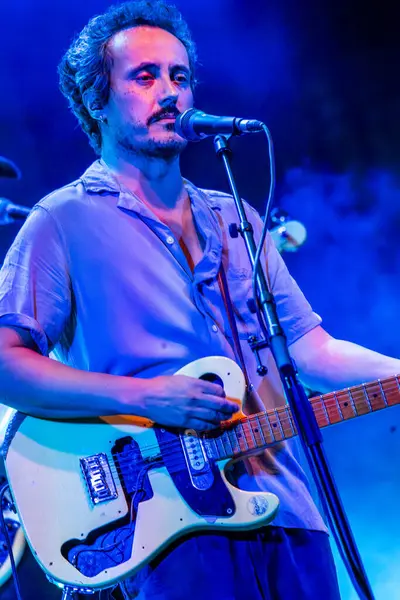 FARO, PORTUGAL: 7 Eylül 2023 - Müzik grubu S.Pedro, Portekiz 'in Faro kentinde düzenlenen büyük bir festival olan F festivalinde sahne aldı..