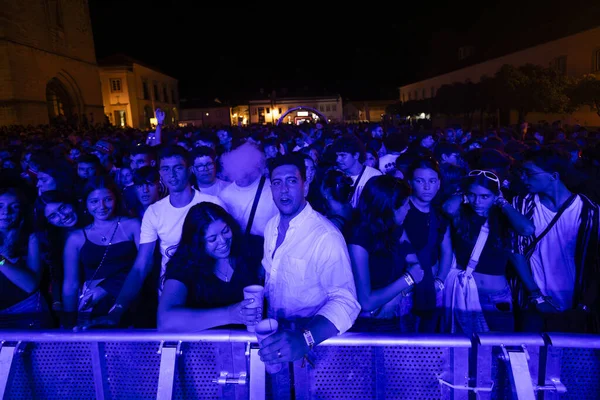 FARO, PORTUGAL: 7 Eylül 2023 - Portekiz 'in Faro kentinde düzenlenen büyük bir festival olan F Festivali' nde seyirci müzik sanatçısı.
