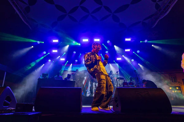 FARO, PORTUGAL: 7 Eylül 2023 - Supa Squad müzik grubu, Portekiz 'in Faro kentinde düzenlenen büyük bir festival olan F festivalinde sahne aldı..