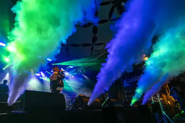 FARO, PORTUGAL: 7 Eylül 2023 - Supa Squad müzik grubu, Portekiz 'in Faro kentinde düzenlenen büyük bir festival olan F festivalinde sahne aldı..