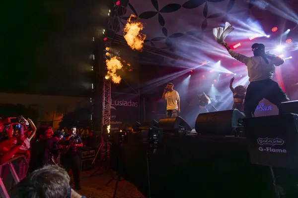 FARO, PORTUGAL: 7 Eylül 2023 - Supa Squad müzik grubu, Portekiz 'in Faro kentinde düzenlenen büyük bir festival olan F festivalinde sahne aldı..