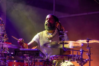 FARO, PORTUGAL: 8 EPTEMBER, 2023 - Müzik grubu Pedro do Vale, Portekiz 'in Faro kentinde düzenlenen büyük bir festival olan F festivalinde sahne aldı..