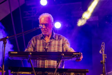 FARO, PORTUGAL: 8. SEPTEMBER, 2023 - Müzik grubu Jafumega, Portekiz 'in Faro kentinde düzenlenen büyük bir festival olan F festivalinde sahne aldı..