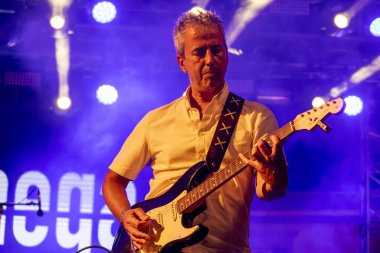 FARO, PORTUGAL: 8. SEPTEMBER, 2023 - Müzik grubu Jafumega, Portekiz 'in Faro kentinde düzenlenen büyük bir festival olan F festivalinde sahne aldı..