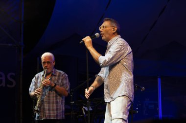 FARO, PORTUGAL: 8. SEPTEMBER, 2023 - Müzik grubu Jafumega, Portekiz 'in Faro kentinde düzenlenen büyük bir festival olan F festivalinde sahne aldı..