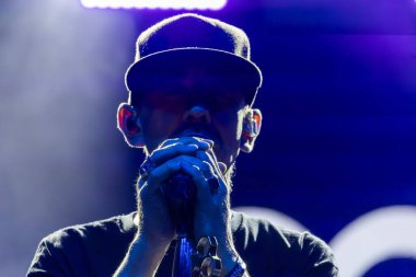 FARO, PORTUGAL: 8 EPTEMBER, 2023 - Müzik grubu Bezegol, Portekiz 'in Faro kentinde düzenlenen büyük bir festival olan F festivalinde sahne aldı..