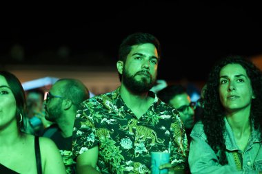 FARO, PORTUGAL: 8 Eylül 2023 - Portekiz 'in Faro kentinde düzenlenen büyük bir festival olan F Festivali' nde seyirci müzik sanatçısı izlemek.