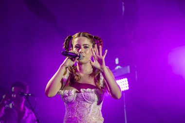 FARO, PORTUGAL: 9 Eylül 2023 - Müzik grubu Barbara Tinoco, Portekiz 'in Faro kentinde düzenlenen büyük bir festival olan F festivalinde sahne aldı..
