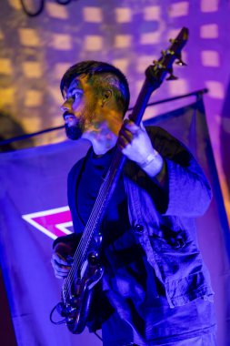 FARO, PORTUGAL: 9 Eylül 2023 - Müzik grubu, Çek Tetiği, Portekiz 'in Faro kentinde düzenlenen büyük bir festival olan F festivalinde sahne aldı..