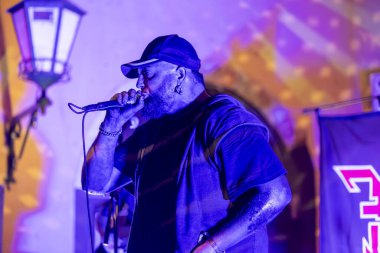 FARO, PORTUGAL: 9 Eylül 2023 - Müzik grubu, Çek Tetiği, Portekiz 'in Faro kentinde düzenlenen büyük bir festival olan F festivalinde sahne aldı..