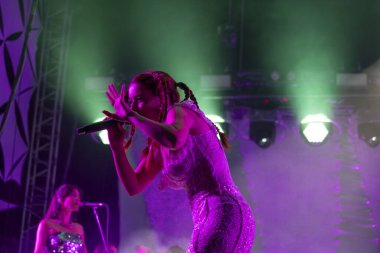 FARO, PORTUGAL: 9 Eylül 2023 - Müzik grubu Barbara Tinoco, Portekiz 'in Faro kentinde düzenlenen büyük bir festival olan F festivalinde sahne aldı..