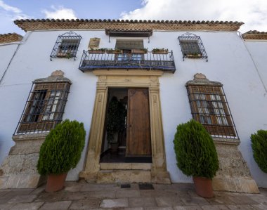 Ronda, İspanya - 20 Ekim 2023: Ronda köyünün sokaklarından mimarlık, Endülüs, İspanya.