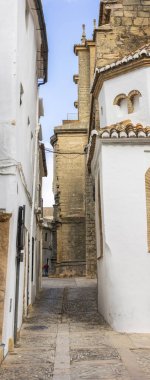 Ronda, İspanya - 20 Ekim 2023: İglesia de Santa Maria la Mayor 'dan mimari detayları, İspanya' nın Ronda kentinde yer almaktadır..