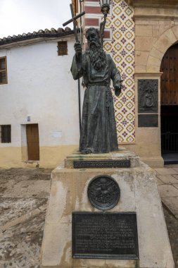 Ronda, İspanya - 20 Ekim 2023: Nuestra Senora de La Paz Kilisesi önünde bulunan Keşiş Diego Jose de Cadiz 'in heykeline yakından bakın..