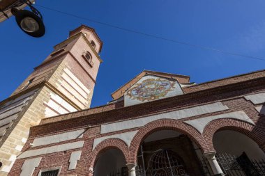 Malaga, İspanya - 21 Ekim 2023: İspanya 'nın Malaga şehrinde bulunan Kutsal Şehitler Kilisesi ve Paula Kilisesi' nin yakın görüntüsü.