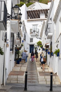 Mijas, İspanya - 22 Ekim 2023: Endülüs 'te bulunan güzel ve büyüleyici beyaz köy. İspanya