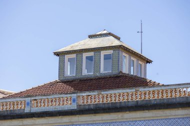 Portekiz, Avrupa 'da yer alan karmaşık ve farklı platibantlı Algarve binalarının tipik mimarisine yakından bakın..