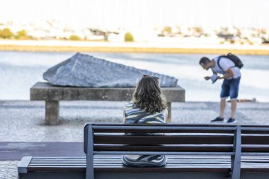 PORTIMAO, PORTUGAL - 29 HAZİRAN 2023: Portekiz 'in Portimao kentindeki şehir caddesinde çağdaş soyut sanat eserleri.