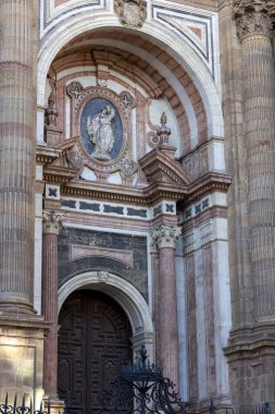 Malaga Katedrali, Santa Iglesia Katedrali Basilica de la Encarnacion 'un mimari detaylarına yakından bakın..