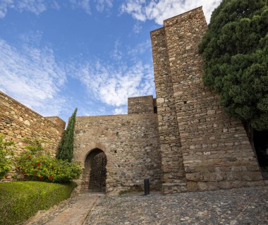 Alcazaba de Velez Kalesi dış mimari ayrıntıları İspanya 'nın Malaga şehrinde yer almaktadır..
