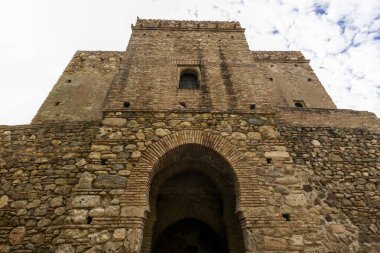 Malaga, İspanya - 21 Ekim 2023: Alcazaba de Velez Kalesi dış mimari detayları İspanya 'nın Malaga kentinde yer almaktadır..