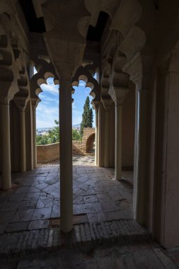 Malaga, İspanya - 21 Ekim 2023: Alcazaba de Velez Kalesi İç mimari detayları İspanya 'nın Malaga şehrinde yer almaktadır.