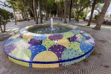 Mijas, İspanya - 22 Ekim 2023: Endülüs 'teki Mijas köyünden güzel ve büyüleyici bir park. İspanya