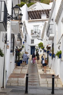 Mijas, İspanya - 22 Ekim 2023: Endülüs 'te bulunan güzel ve büyüleyici beyaz köy. İspanya