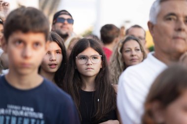 FARO, PORTUGAL: 7 Eylül 2023 - Portekiz 'in Faro kentinde düzenlenen büyük bir festival olan F Festivali' nde seyirci müzik sanatçısı.