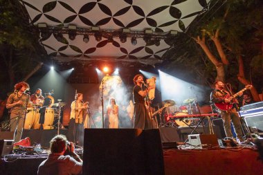 FARO, PORTUGAL: 7 Eylül 2023 - Müzik grubu Criatura, Portekiz 'in Faro kentinde düzenlenen büyük bir festival olan F festivalinde sahne aldı..