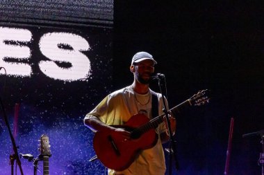 FARO, PORTUGAL: 7 Eylül 2023 - Müzik grubu Eu.Clides, Portekiz 'in Faro kentinde düzenlenen büyük bir festival olan F festivalinde sahne aldı..