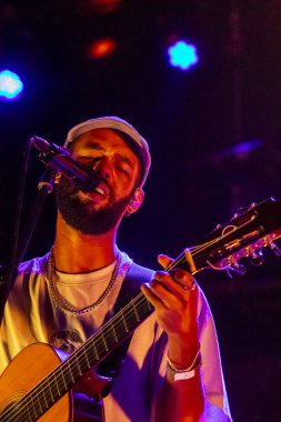 FARO, PORTUGAL: 7 Eylül 2023 - Müzik grubu Eu.Clides, Portekiz 'in Faro kentinde düzenlenen büyük bir festival olan F festivalinde sahne aldı..