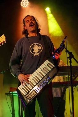 FARO, PORTUGAL: 7 Eylül 2023 - Müzik grubu, Pimenta Caseira, Portekiz 'in Faro kentinde düzenlenen büyük bir festival olan F festivalinde sahne aldı..