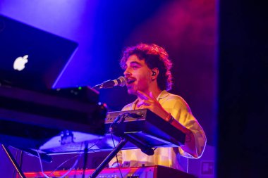 FARO, PORTUGAL: 7 Eylül 2023 - Müzik grubu, Pimenta Caseira, Portekiz 'in Faro kentinde düzenlenen büyük bir festival olan F festivalinde sahne aldı..