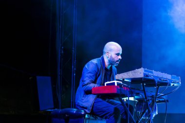 FARO, PORTUGAL: 7 Eylül 2023 - Müzik grubu S.Pedro, Portekiz 'in Faro kentinde düzenlenen büyük bir festival olan F festivalinde sahne aldı..