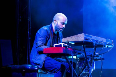 FARO, PORTUGAL: 7 Eylül 2023 - Müzik grubu S.Pedro, Portekiz 'in Faro kentinde düzenlenen büyük bir festival olan F festivalinde sahne aldı..