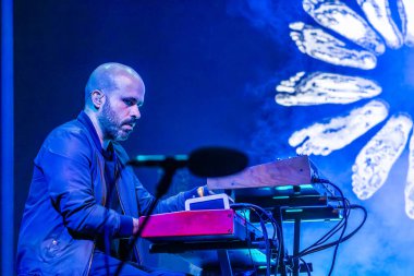 FARO, PORTUGAL: 7 Eylül 2023 - Müzik grubu S.Pedro, Portekiz 'in Faro kentinde düzenlenen büyük bir festival olan F festivalinde sahne aldı..