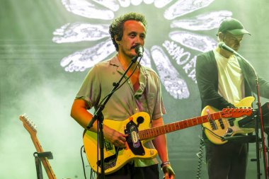 FARO, PORTUGAL: 7 Eylül 2023 - Müzik grubu S.Pedro, Portekiz 'in Faro kentinde düzenlenen büyük bir festival olan F festivalinde sahne aldı..