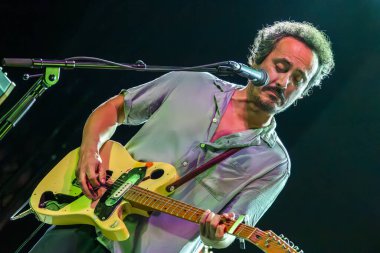 FARO, PORTUGAL: 7 Eylül 2023 - Müzik grubu S.Pedro, Portekiz 'in Faro kentinde düzenlenen büyük bir festival olan F festivalinde sahne aldı..