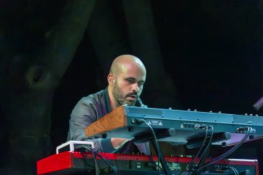 FARO, PORTUGAL: 7 Eylül 2023 - Müzik grubu S.Pedro, Portekiz 'in Faro kentinde düzenlenen büyük bir festival olan F festivalinde sahne aldı..